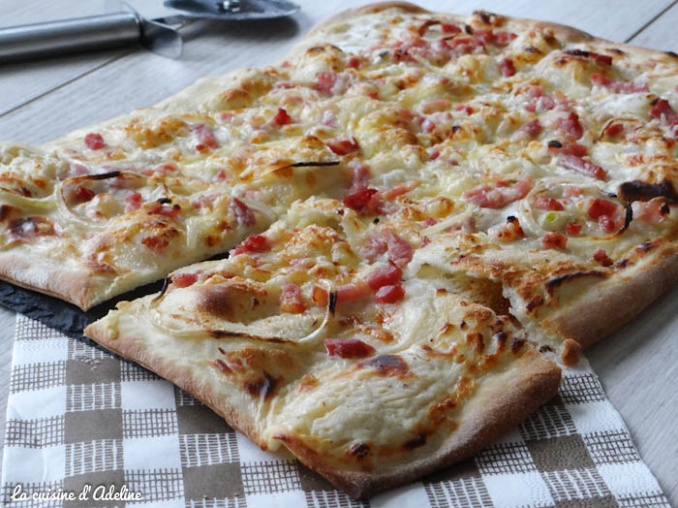 Fond de tarte flambée maison (pâte croustillante) - La Cuisine d'Adeline