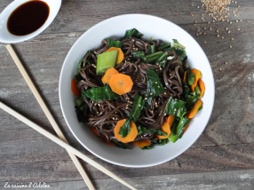 Nouilles soba chou chinois carotte wok