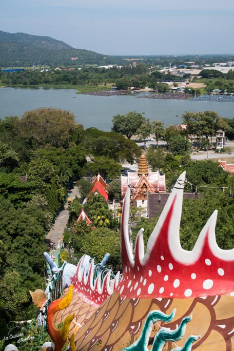 Wat Ban Tham temple dragon Kanchanaburi Thailande