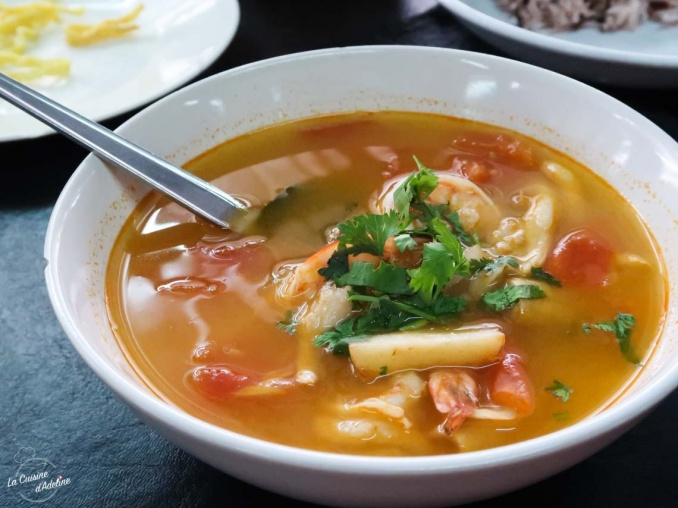 Soupe de moules épicée aux légumes d'été