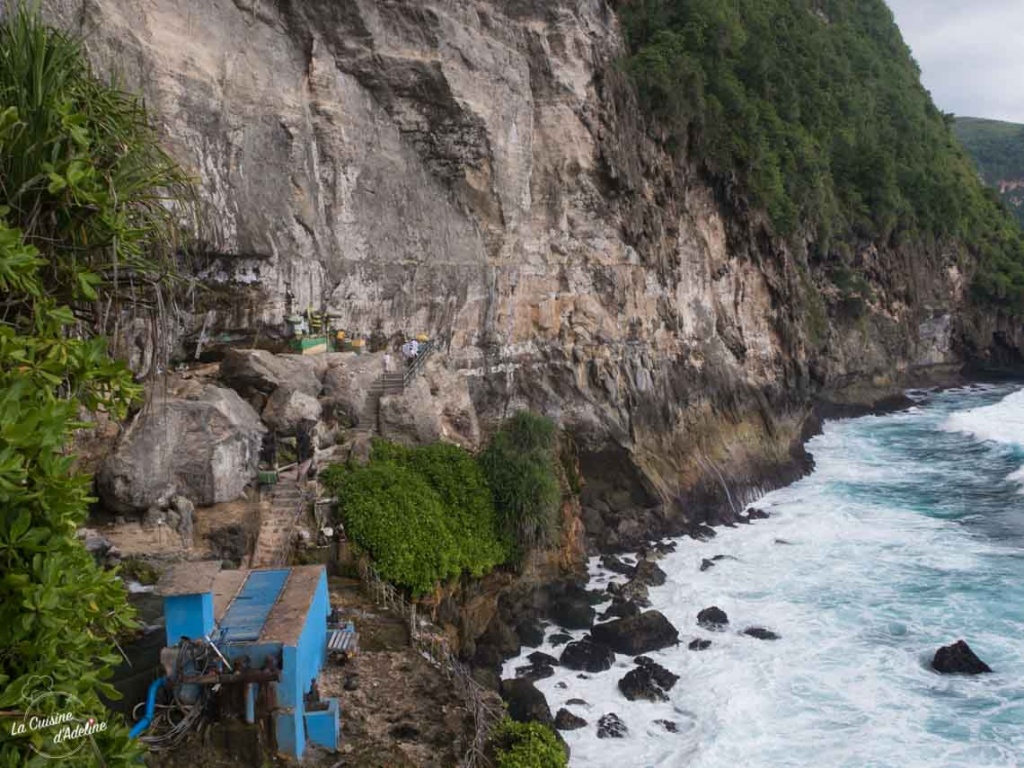 Temple falaise Guyangan Nusa Penida Bali