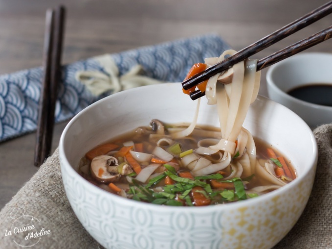 Bouillon asiatique aux légumes et sauce soja