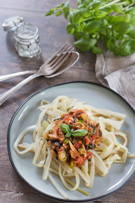 Spaghettis de côtes de blettes à la sauce tomate