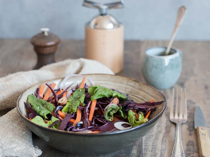 Salade de chou rouge carottes et noisettes recette facile et rapide